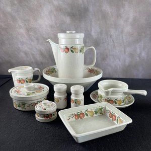 Vintage Wedgewood Quince Earthenware Lot of 12 Pieces -- Rare Collection